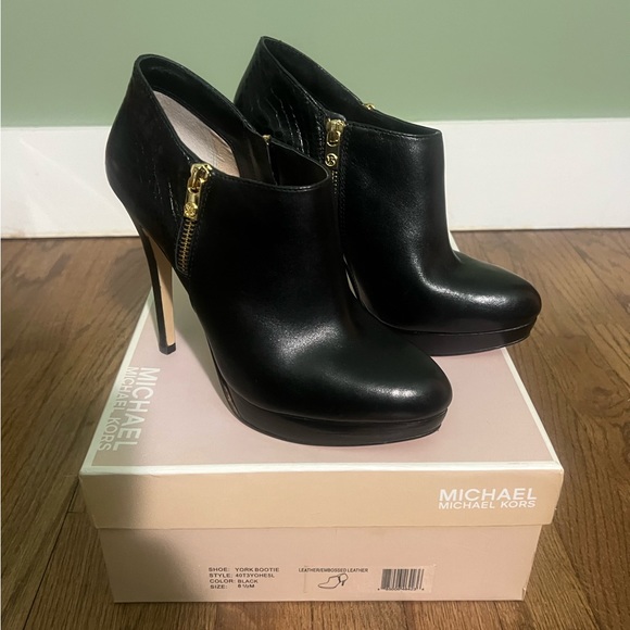 MICHAEL Michael Kors York Booties 8.5 - Picture 11 of 16